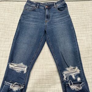 american eagle distressed mom jean